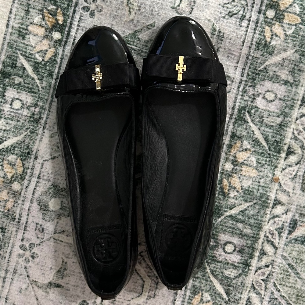 Tory Burch black flats, 9M, EUC